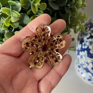 Vintage Coro Gold tone metal Flower style pin Brooch with Garnet Rhinestones